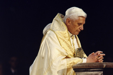 Papst / © KNA-Bild, L'osservatore Romano Papst Benedikt XVI. Foto: Servizio Fotografico L'osservatore Romano