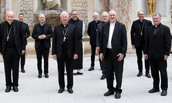 Wintervollversammlung der Österreichischen Bischofskonferenz im Wiener Erzbischöflichen Palais. vLnR: Weihbischof Stephan Turnovszky, Diözesanbischof Wilhelm Krautwaschl, Kardinal Christoph Schönborn, Generalsekretär Peter Schipka, Diözesanbischof Be