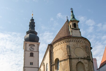 Dom zu St. Pölten, Kapitelgarten, Kirchturm, Apsis, Herbst, St. Pölten, 15. September 2021