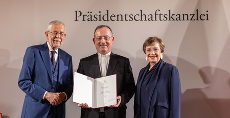 v.l.: Bundespräsident Alexander Van der Bellen, Anima-Rektor Michael Max, Doris Schmidauer 