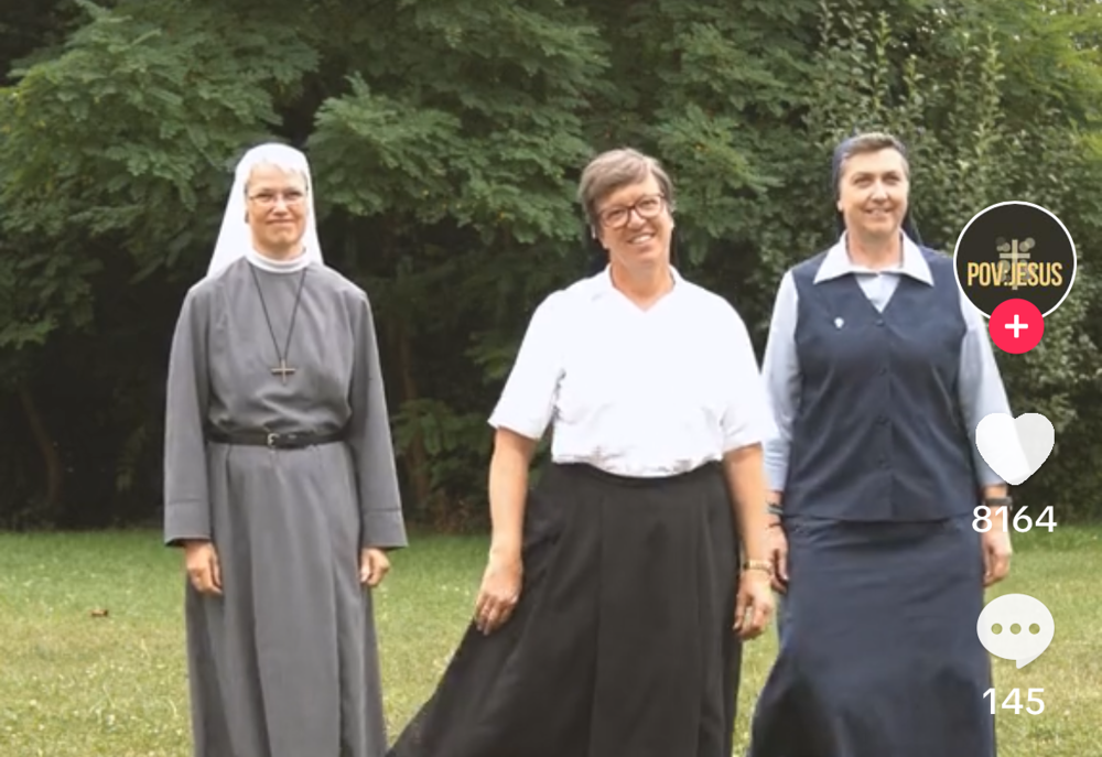 Heidi Klum mag tanzende Ordensfrauen aus der Steiermark / Screenshot TikTok