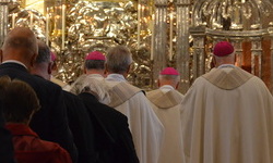 Vorsitzender der Bischofskonferenz, Lackner, feierte Messe mit Teilnehmern der vorsynodalen Beratung der Bischofskonferenz in Mariazell