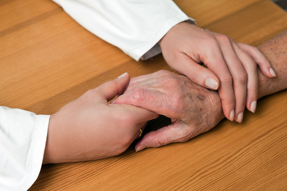 Hand einer Pflegerin und einer alten Seniorin / Erwin Wodicka - BilderBox.com H?nde Pflegerin und einer alten Frau