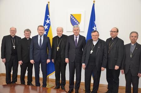 Bischofskonferenz besucht Präsidentschaft von Bosnien-Herzegowina / Paul Wuthe / Kathpress In der Mitte: S.E. Bakir Izetbegovic, Kardinal Christoph Schönborn, S.E Dragan Covic