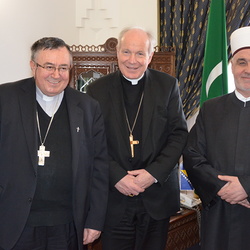 Kardinäle Vinko Puljic und Christoph Schönborn mit Großmufti Husein Kavazovic
