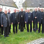 Gruppenbild von Österreichs Bischöfen zu ihrer Herbstversammlung 2015 im Stift Michaelbeuern