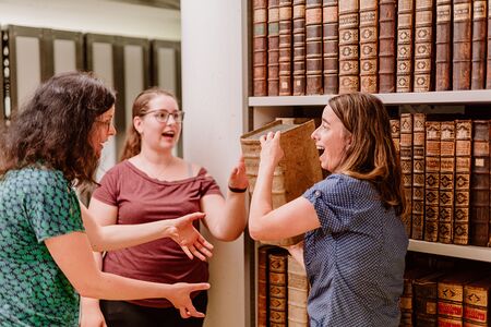 Sigrid Rettenbacher (Hochschullehrerin an der Privaten Pädagogischen Hochschule der Diözese Linz und an der University of Portland, USA), Klara Etzelstorfer (Studentin an der Katholischen Privatuniversität Linz) und Adela Muchova (Assistenz-Professor