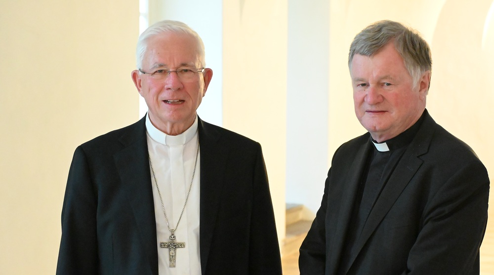v.l.: Erzbischof Franz Lackner (Vorsitzender der Bischofskonferenz) und Bischof Manfred Scheuer (stv. Vorsitzender) / Kathpress/Paul Wuthe Vollversammlung der Bischofskonferenz in Mariazell (8.-10. Juni 2026)