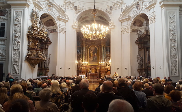 Gottesdienst mit Kardinal Schönborn in der Wiener Servitenkirche / Kathpress / Henning Klingen