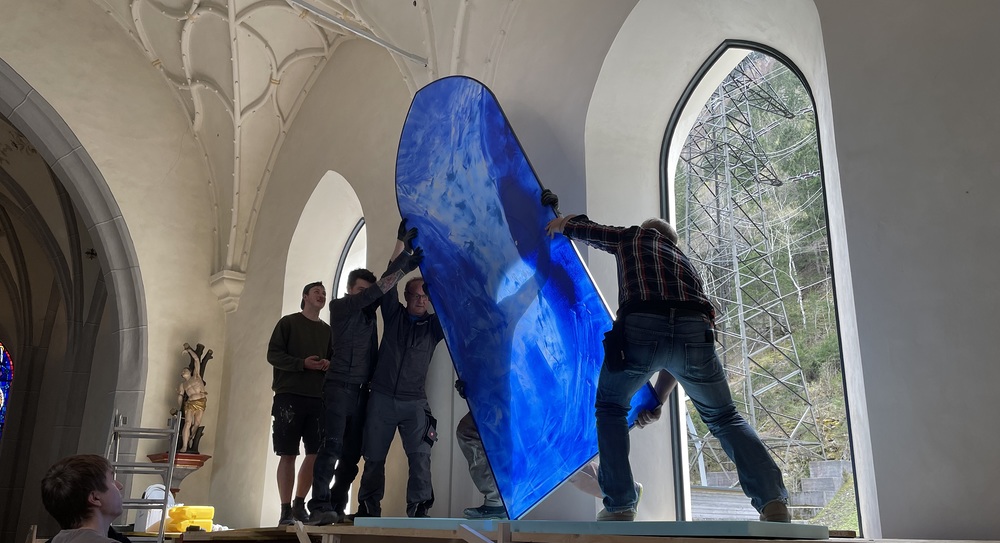 Künstler Herbert Brandl gestaltet neue Glasfenster für Kirche in Osttirol / Pfarrkirchenrat St. Johann im Walde Künstler Herbert Brandl gestaltet neue Glasfenster für Kirche in Osttirol