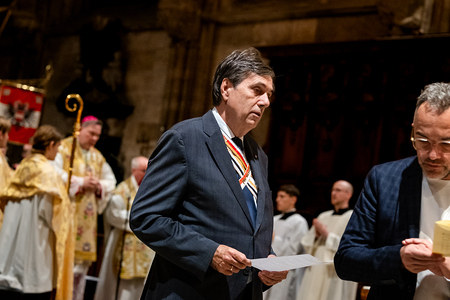 AKV-Präsident Matthias Tschirf bei Rosenkranzfeier im Wiener Stephansdom
