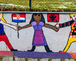Malereien auf einer Schule / Erwin Wodicka - wodicka@aon.at, Erwin Wodicka Auf der Mauer einer Schule haben Kinder Sch