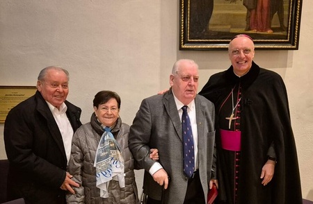 Ehrenobmann Martin Brasch mit Gattin Mathilde (Mitte), Diözesanbischof Dr. Ägidius Zsifkovics (rechts) und Konsistorialrat Mathias Reiner (links)
