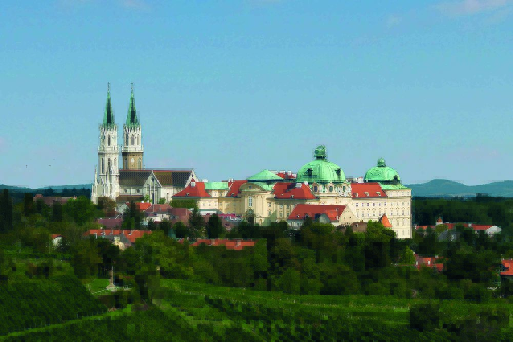 Stift Klosterneuburg - Stiftsansicht / Das Foto darf nur zur Bewerbung des Stiftes Klosterneuburg und seiner Aktivitäten der Bereiche Konvent, Wirtschaftsbetriebe und, Fotograf: Michael Zechany Blick auf das Stift Klosterneuburg vom Leopoldsberg.