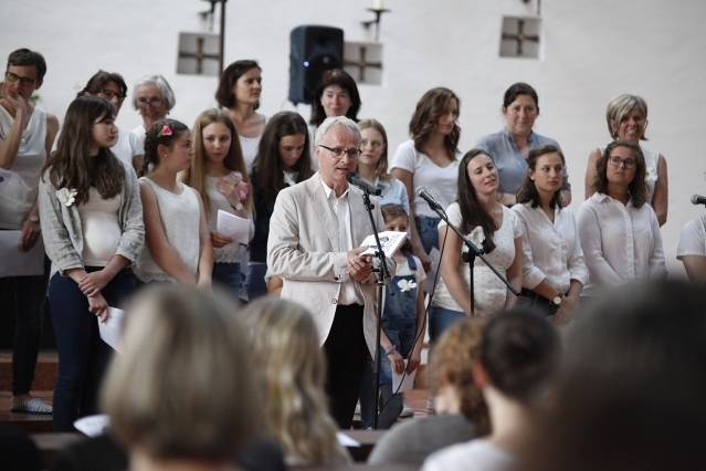 Lange Nacht der Kirchen 2017 in der Pfarre Allerheiligen. Ein Höhepunkt was die nachträgliche bildliche Darstellung der Flucht einer syrischen Familie. Der chor umrahmte den Abend. / Diözese Innsbruck