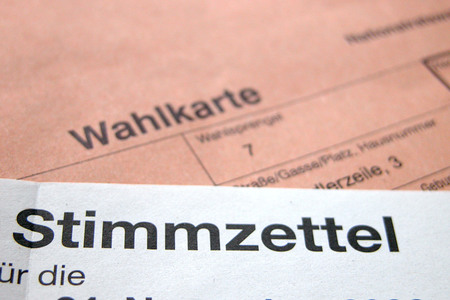 Oesterreichische WahlkarteCopyright (2002) by BilderBox.com; Erwin Wodicka, A-4062 Breitbrunn. Tel.: 0043 676 5103 678. Veroeffentlichung nur nach unseren AGBs: www.bilderbox.com/agb.html. Bild honorarpflichtig! Konto DEU: Spk.Passau, BLZ 7405000