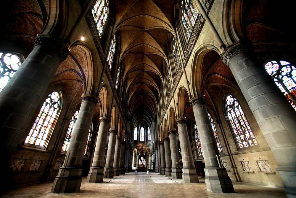 Leerer Mariendom während der Umbauarbeiten / Weihbold / Diözese Linz